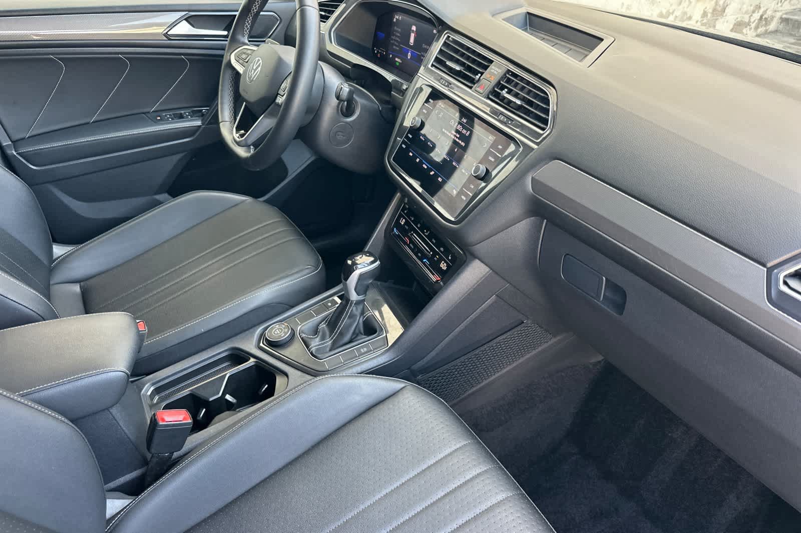 Used 2023 Volkswagen Tiguan SE AWD/4WD image 17
