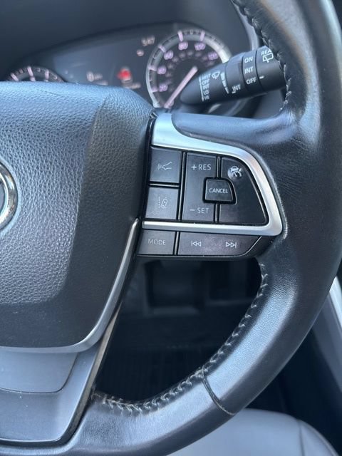 Used 2022 Toyota Highlander XLE AWD/4WD image 26