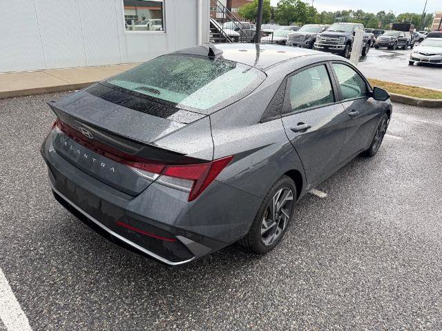 Used 2025 Hyundai Elantra Sport FWD image 8