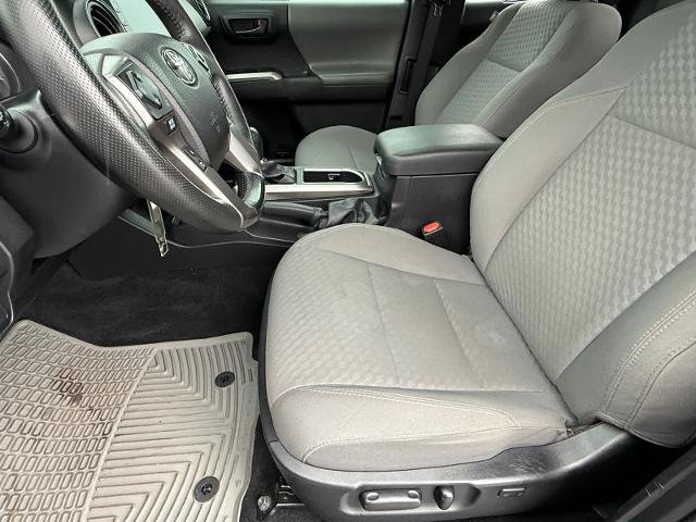 Used 2022 Toyota Tacoma SR5 RWD image 13