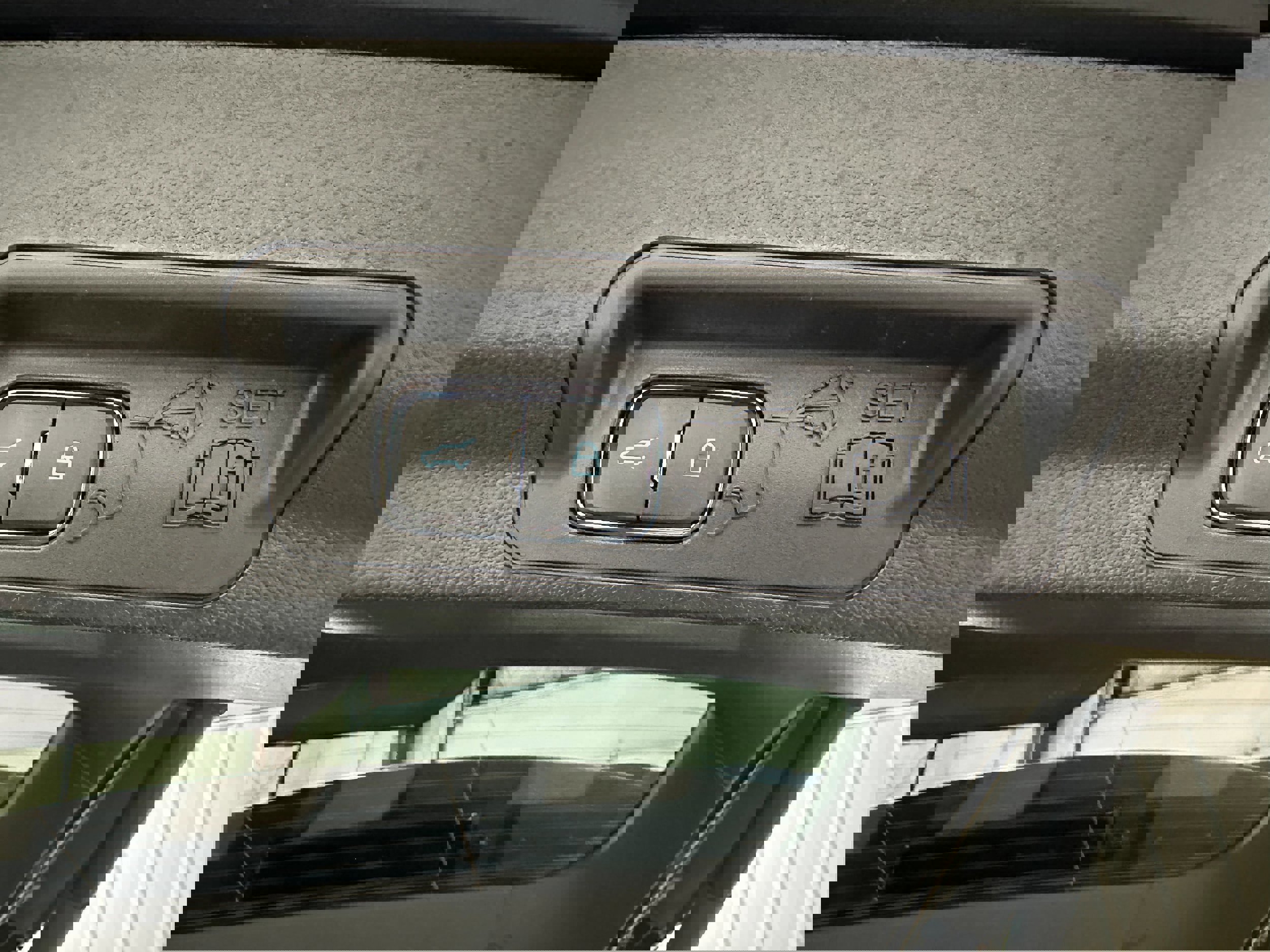 Certified 2023 Ford Explorer XLT w/ Equipment Group 202A image 31