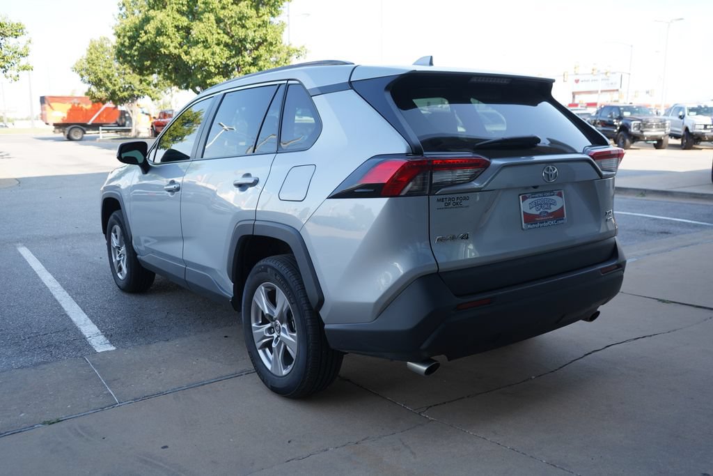 Used 2025 Toyota RAV4 XLE AWD/4WD image 11