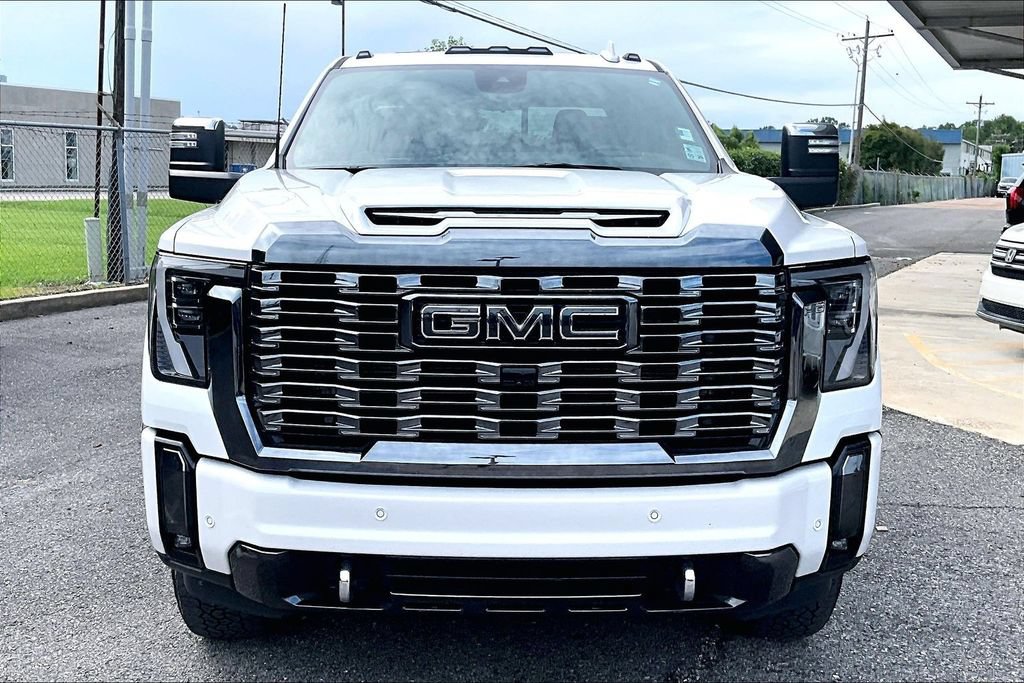 Used 2024 GMC Sierra 2500 Denali Ultimate AWD/4WD image 2