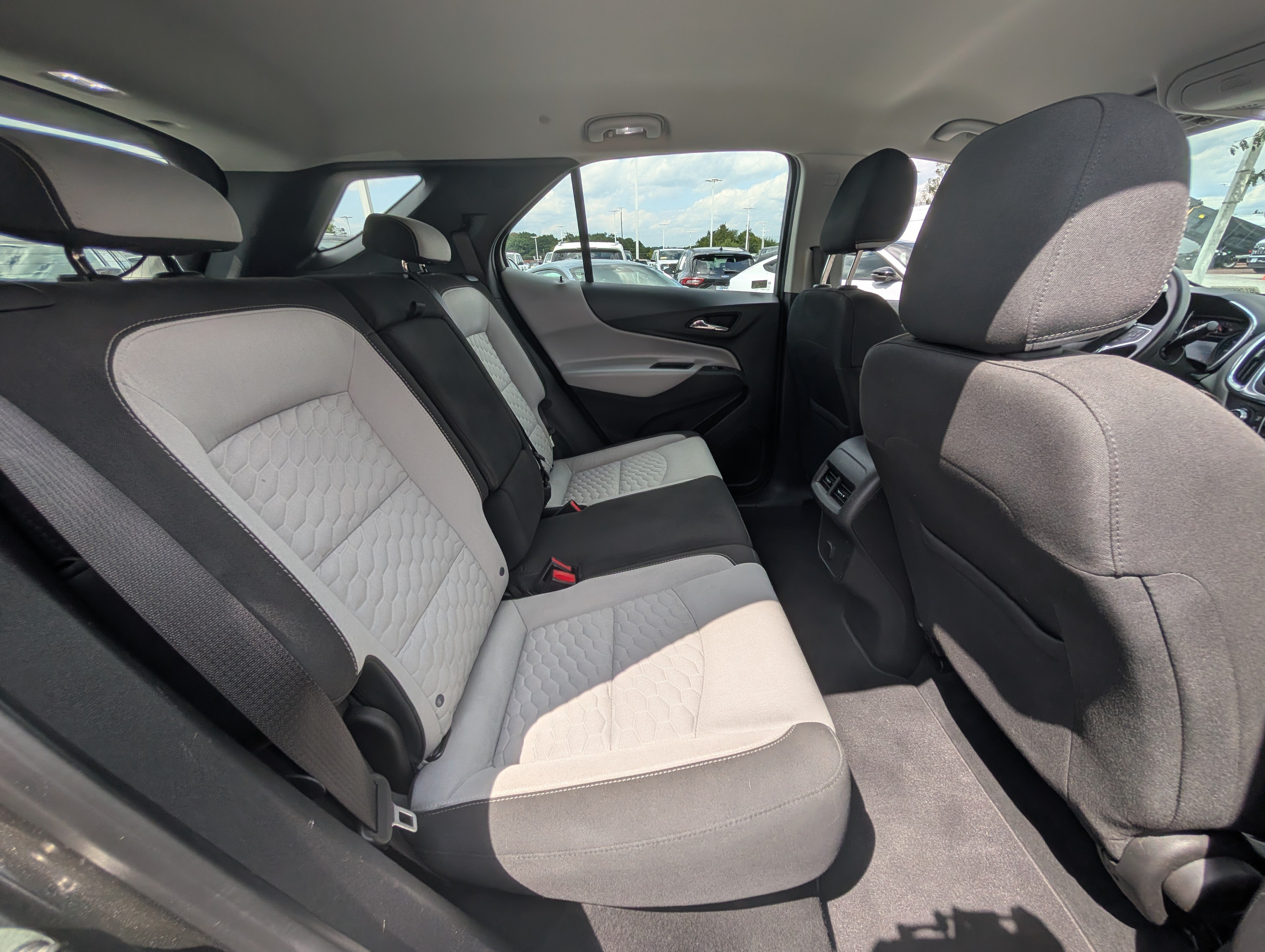 Used 2018 Chevrolet Equinox LS FWD image 11
