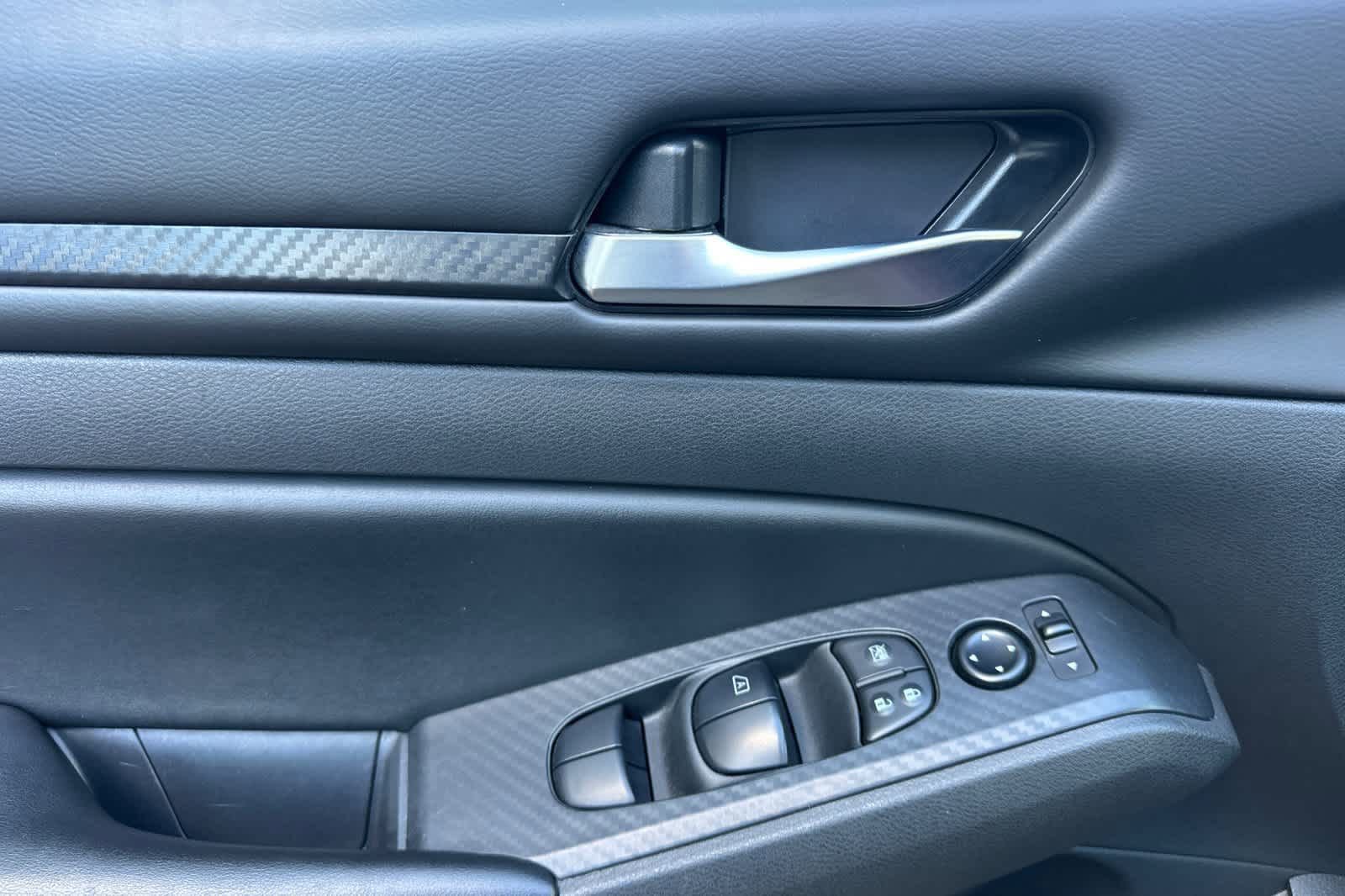 Used 2024 Nissan Altima 2.5 SV image 13