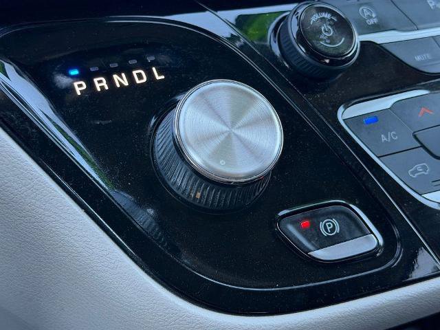 Used 2018 Chrysler Pacifica Touring-L FWD image 6
