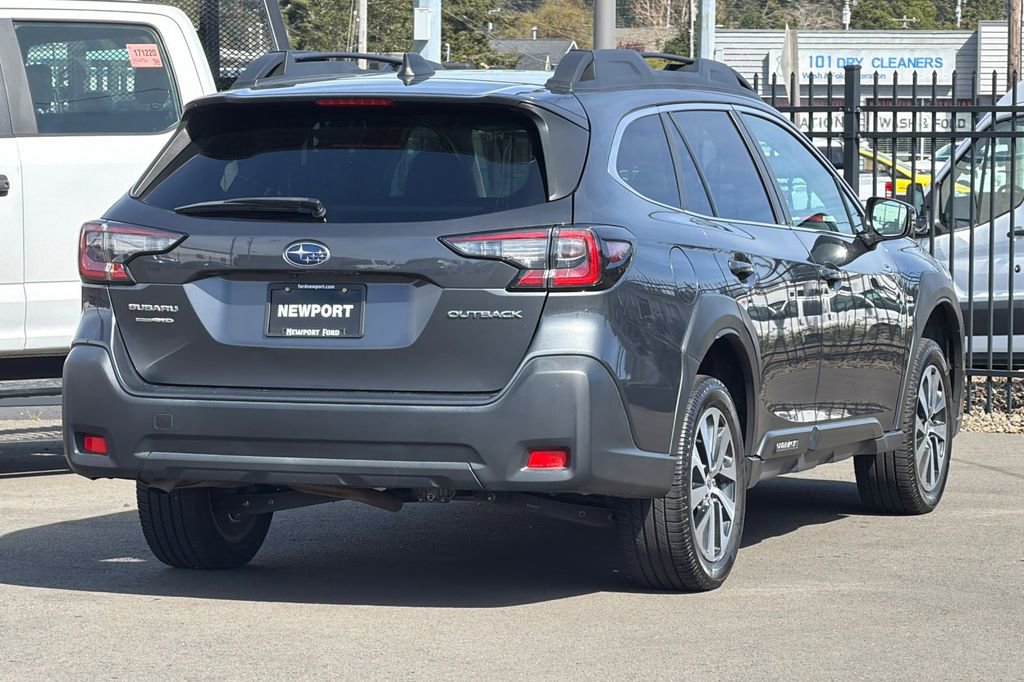 Used 2023 Subaru Outback Premium AWD/4WD image 3