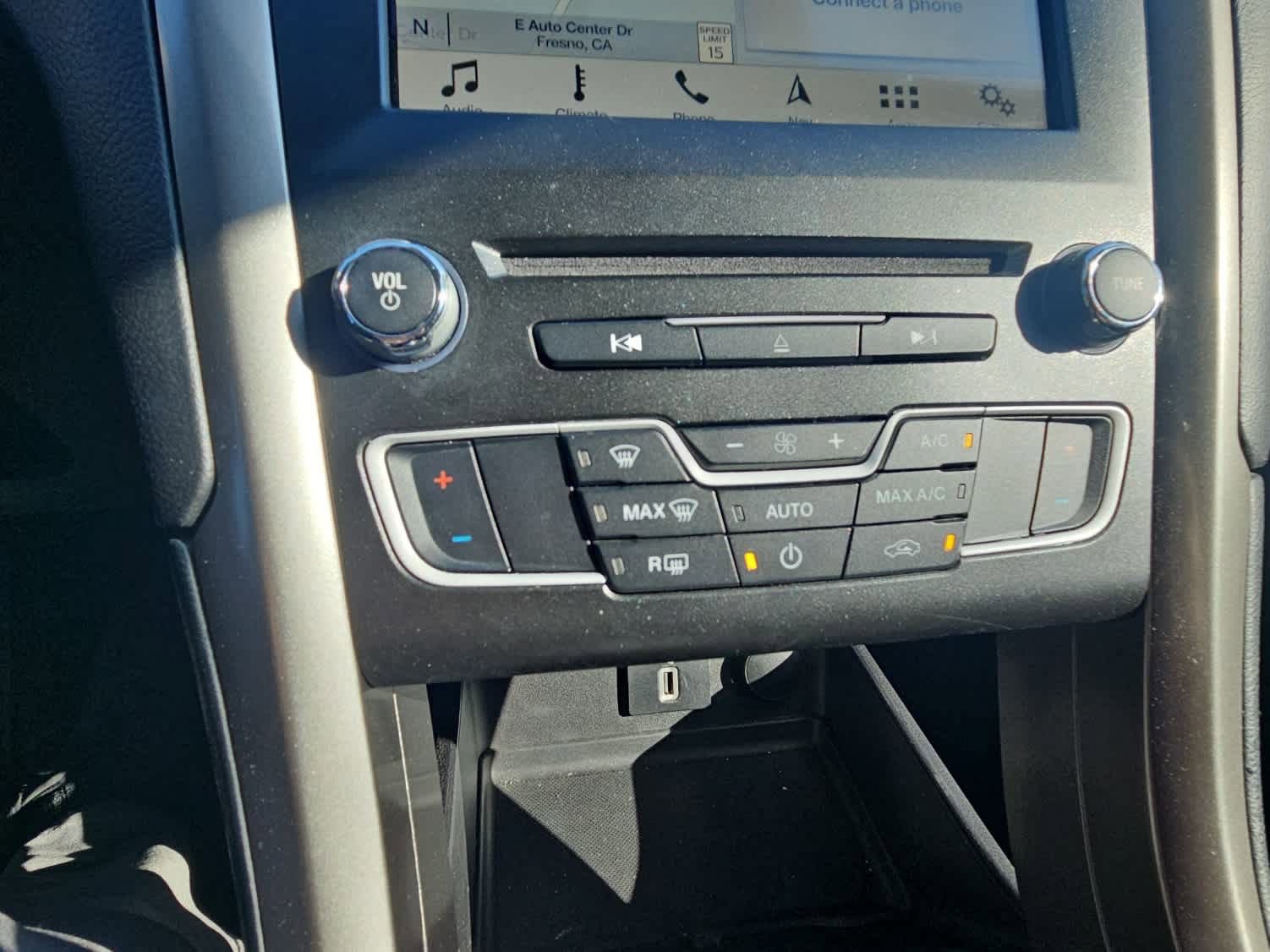 Certified 2017 Ford Fusion SE w/ Fusion SE Technology Package image 17