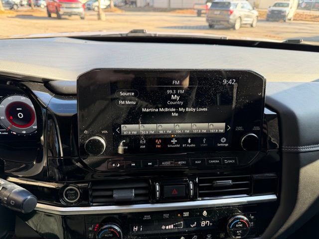 Used 2024 Nissan Pathfinder Platinum image 14