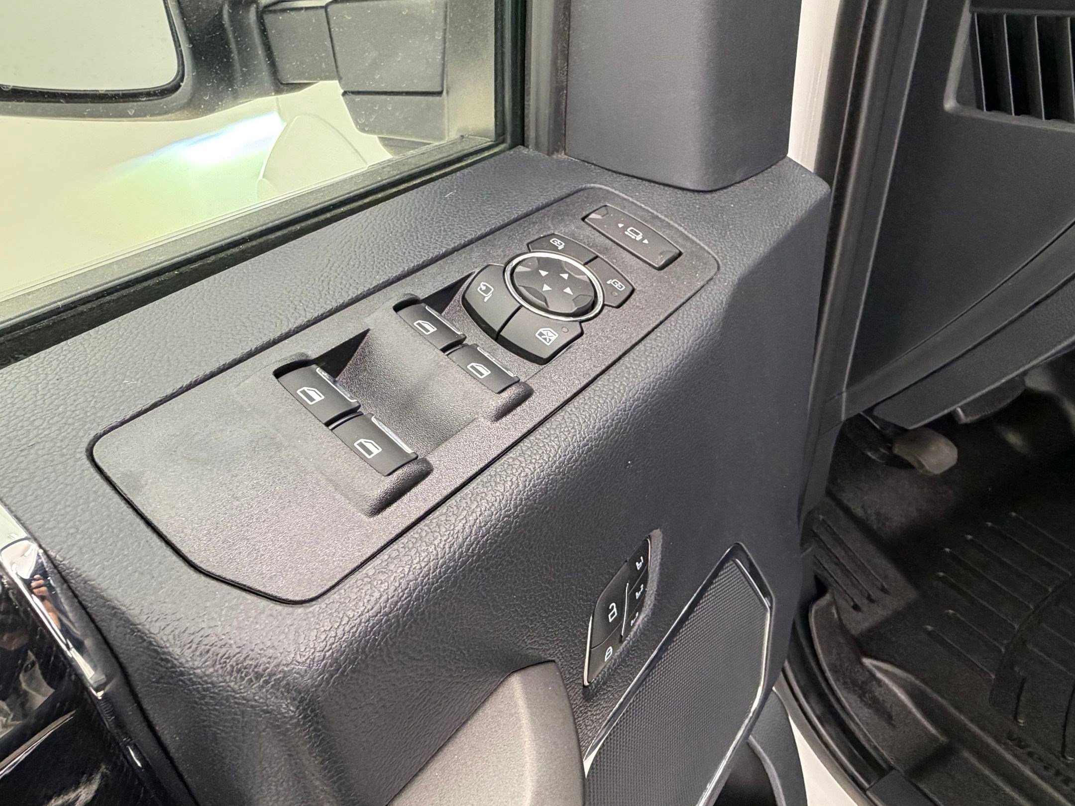 Certified 2022 Ford F450 Platinum w/ FX4 Off-Road Package image 15