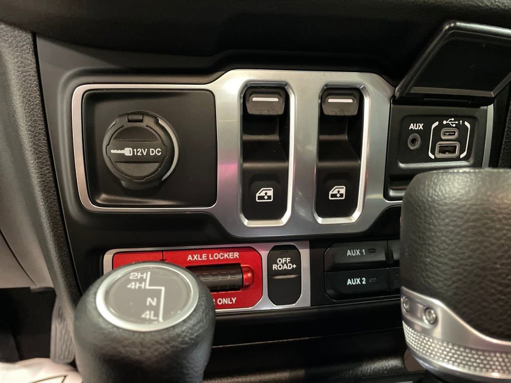 Used 2025 Jeep Wrangler Sport image 17