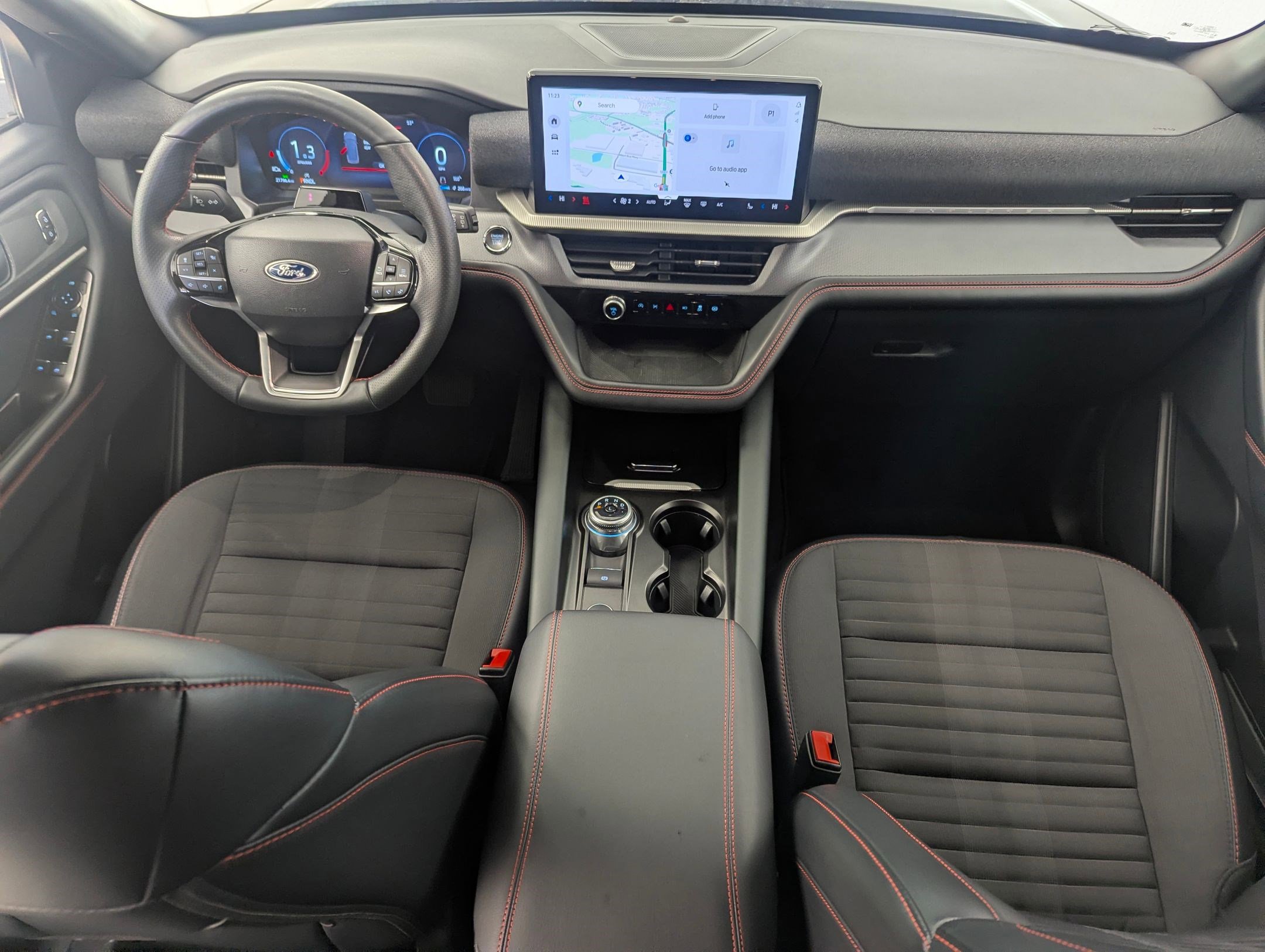 Certified 2025 Ford Explorer ST-Line w/ ST-Line Street Pack image 14