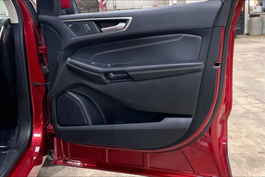 Certified 2024 Ford Edge Titanium AWD/4WD image 22
