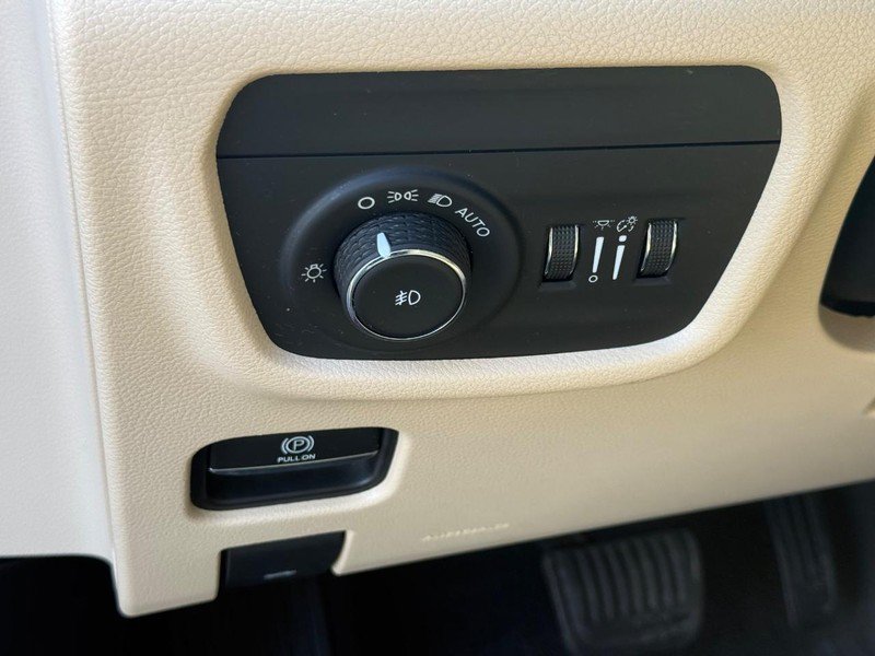 Used 2021 Jeep Grand Cherokee L Limited AWD/4WD image 30