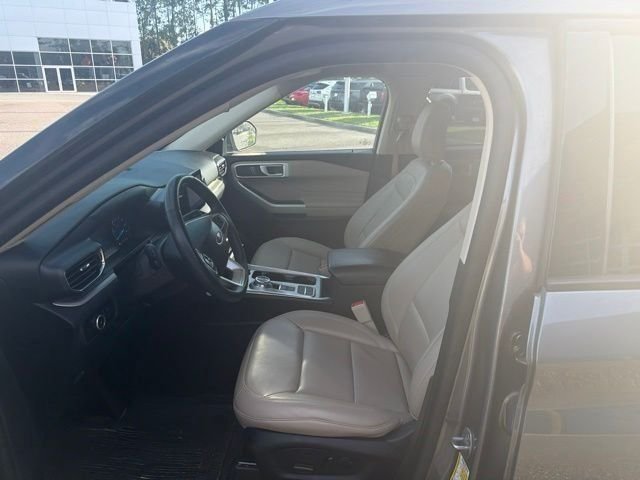 Certified 2023 Ford Explorer XLT w/ Equipment Group 202A RWD image 14