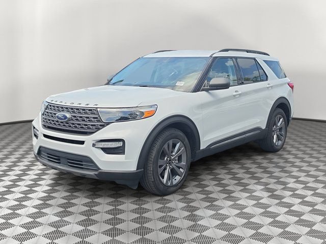 Certified 2021 Ford Explorer XLT w/ Equipment Group 202A RWD image 3