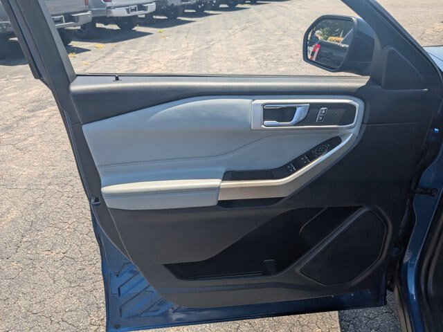 Certified 2022 Ford Explorer XLT w/ Equipment Group 202A RWD image 13
