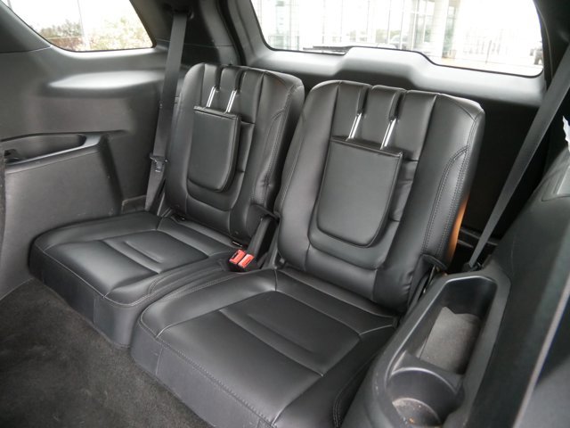 Certified 2018 Ford Explorer XLT w/ Equipment Group 202A AWD/4WD image 16