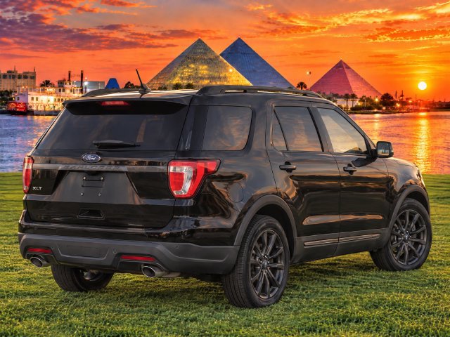 Certified 2018 Ford Explorer XLT w/ Equipment Group 202A FWD image 6