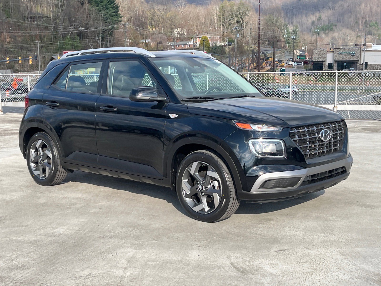 Used 2025 Hyundai Venue SEL FWD image 1