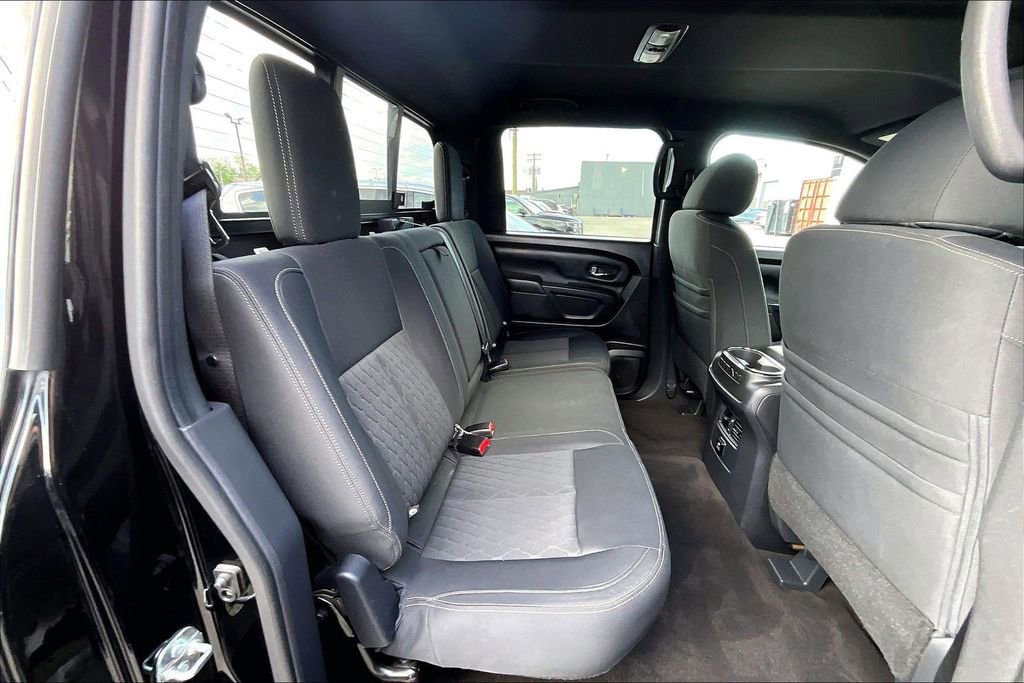 Used 2018 Nissan Titan SV w/ SV Convenience Package image 25