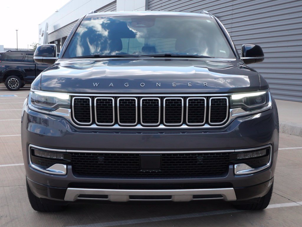Used 2024 Jeep Wagoneer L Series III w/ Flexible Seating Group AWD/4WD image 4