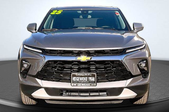 Used 2025 Chevrolet Blazer LT FWD image 3