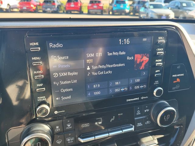 Used 2022 Toyota Highlander LE image 22