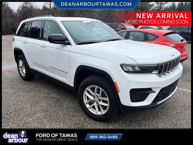 Used 2024 Jeep Grand Cherokee Laredo X w/ Luxury Tech Group I AWD/4WD image 2