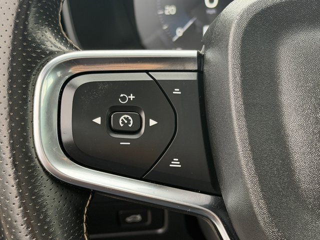 Used 2021 Volvo XC40 T5 R-Design w/ Advanced Package AWD/4WD image 30