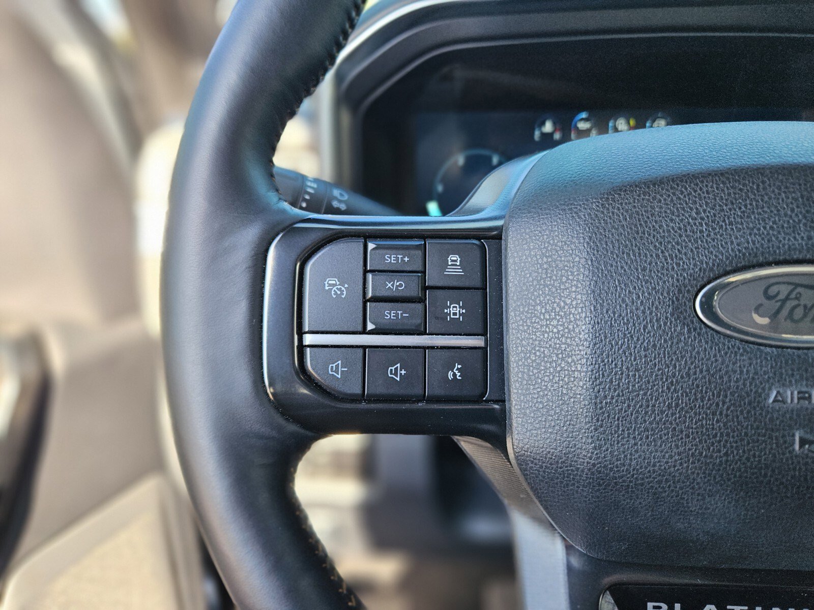 Certified 2024 Ford F250 Platinum w/ FX4 Off-Road Package image 29