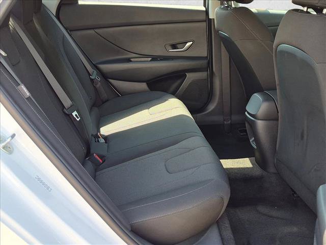 Used 2025 Hyundai Elantra SE FWD image 17