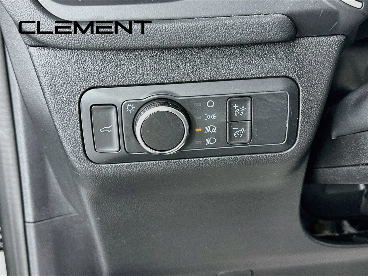 Certified 2022 Ford Escape SE w/ SE Sport Appearance Package FWD image 12