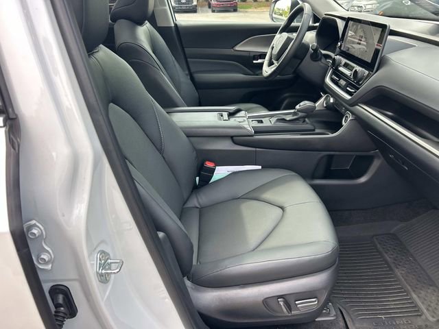 Used 2026 Toyota Grand Highlander AWD image 30