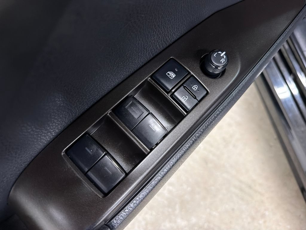Used 2022 Toyota Camry SE FWD image 17