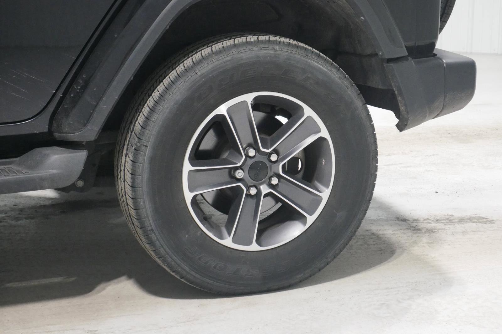 Used 2023 Jeep Wrangler Sahara w/ Cold Weather Group image 28