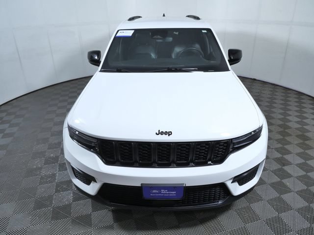 Used 2024 Jeep Grand Cherokee Altitude AWD/4WD image 3