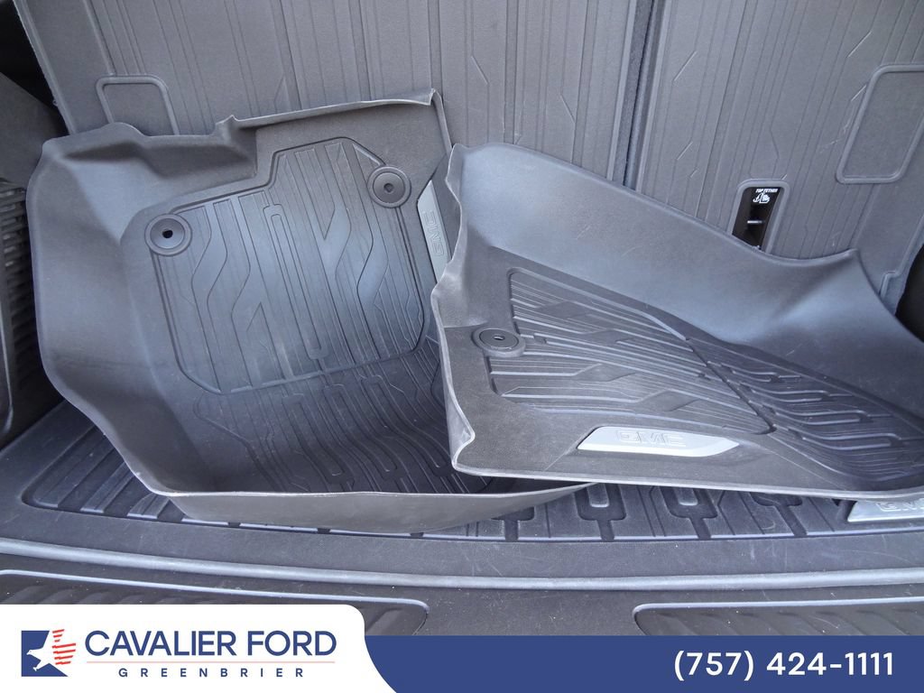 Used 2023 GMC Yukon SLT w/ SLT Luxury Package RWD image 10
