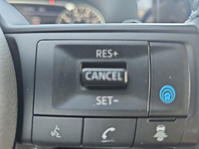 Used 2025 Nissan Pathfinder SV AWD/4WD image 18