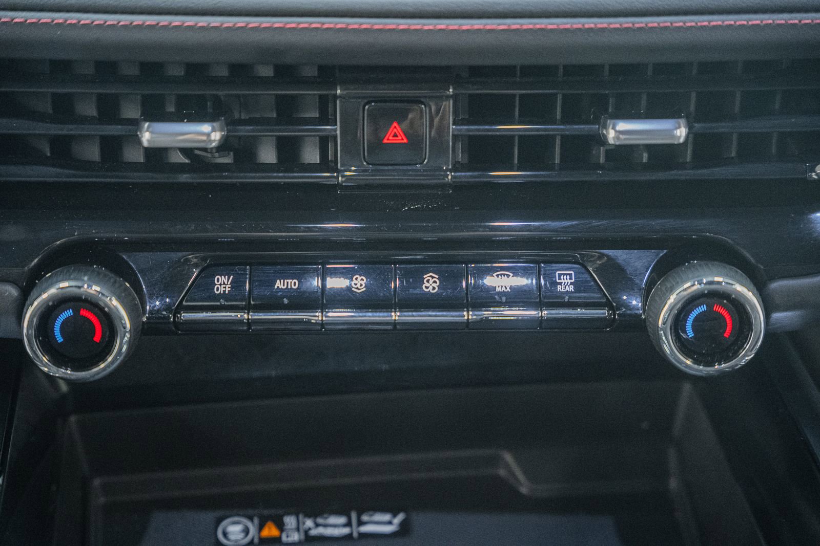 Used 2025 Chevrolet Suburban RST w/ Advanced Technology Package image 30