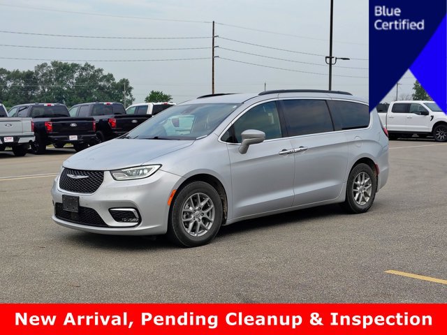 Used 2022 Chrysler Pacifica Touring FWD image 1