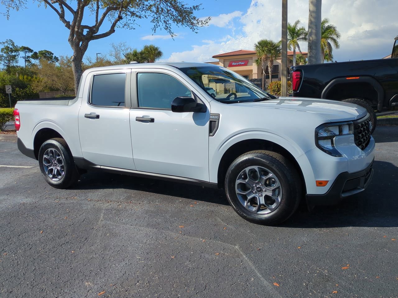Certified 2025 Ford Maverick XLT w/ XLT Luxury Package image 8