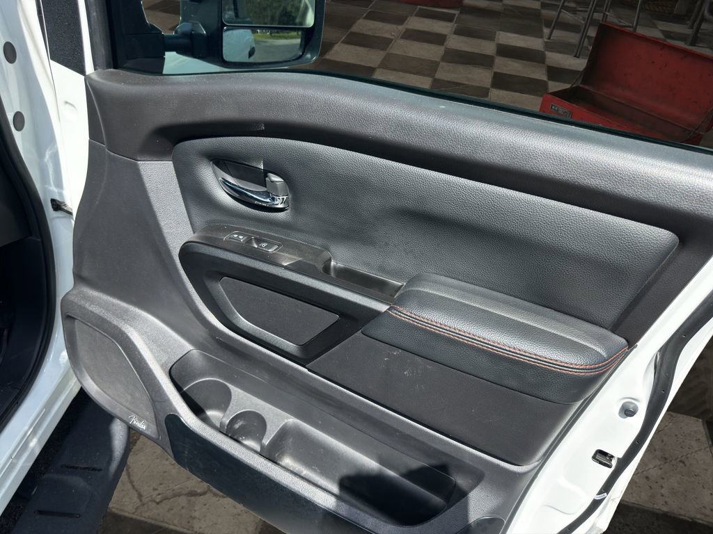 Used 2024 Nissan Titan PRO-4X w/ Pro-4x Convenience Package image 10