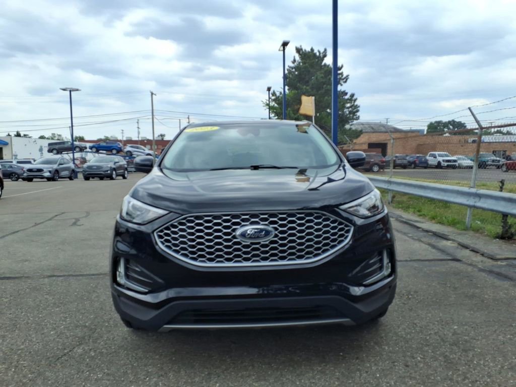 Certified 2023 Ford Edge SEL w/ Convenience Package AWD/4WD image 3