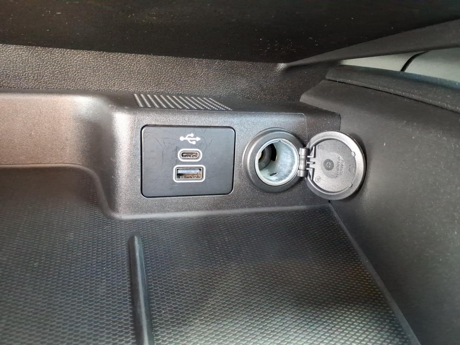 Certified 2025 Ford Escape Active AWD/4WD image 20