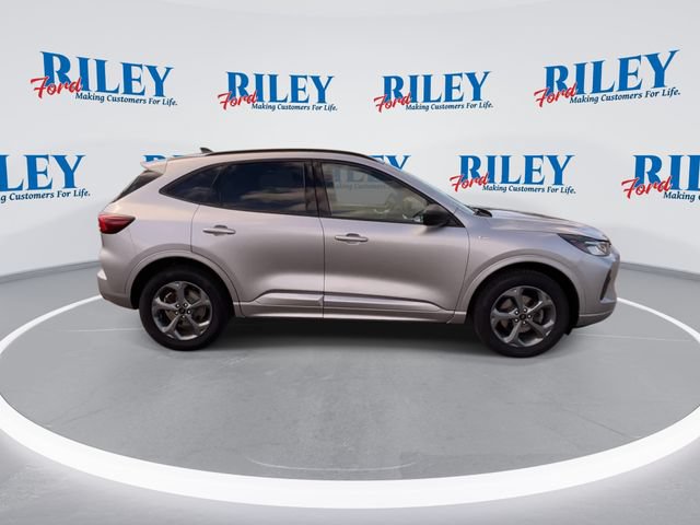 Certified 2023 Ford Escape ST-Line w/ Tech Pack #1 AWD/4WD image 10