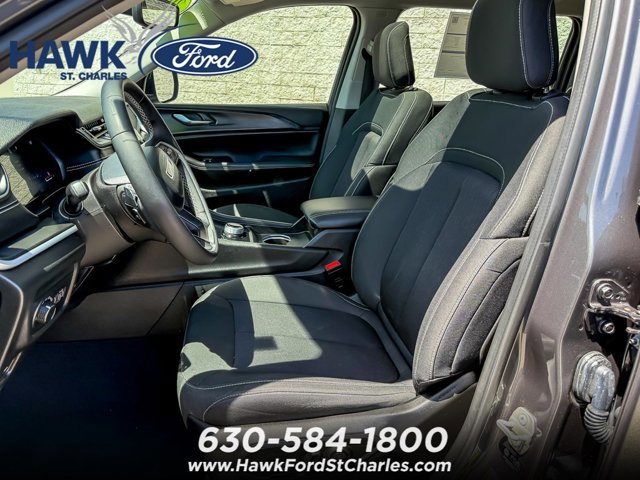 Used 2024 Jeep Grand Cherokee L Laredo AWD/4WD image 8