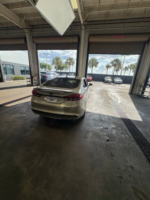 Certified 2018 Ford Fusion SE FWD image 3