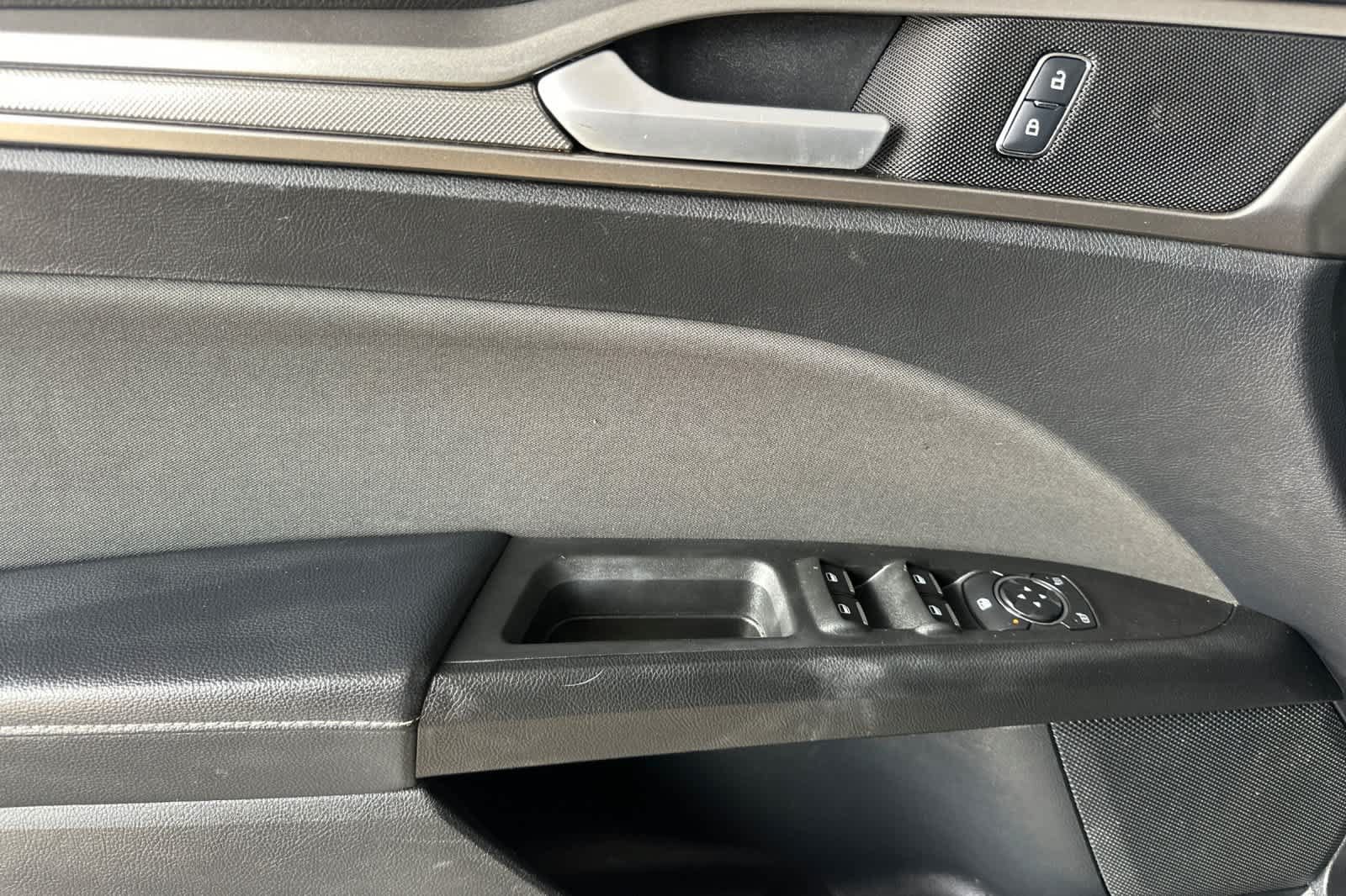 Certified 2018 Ford Fusion SE w/ Fusion SE Technology Package FWD image 12