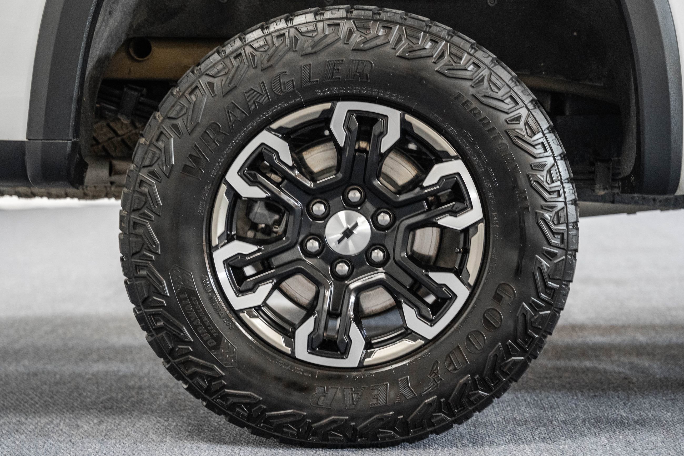 Used 2024 Chevrolet Silverado 1500 ZR2 image 17